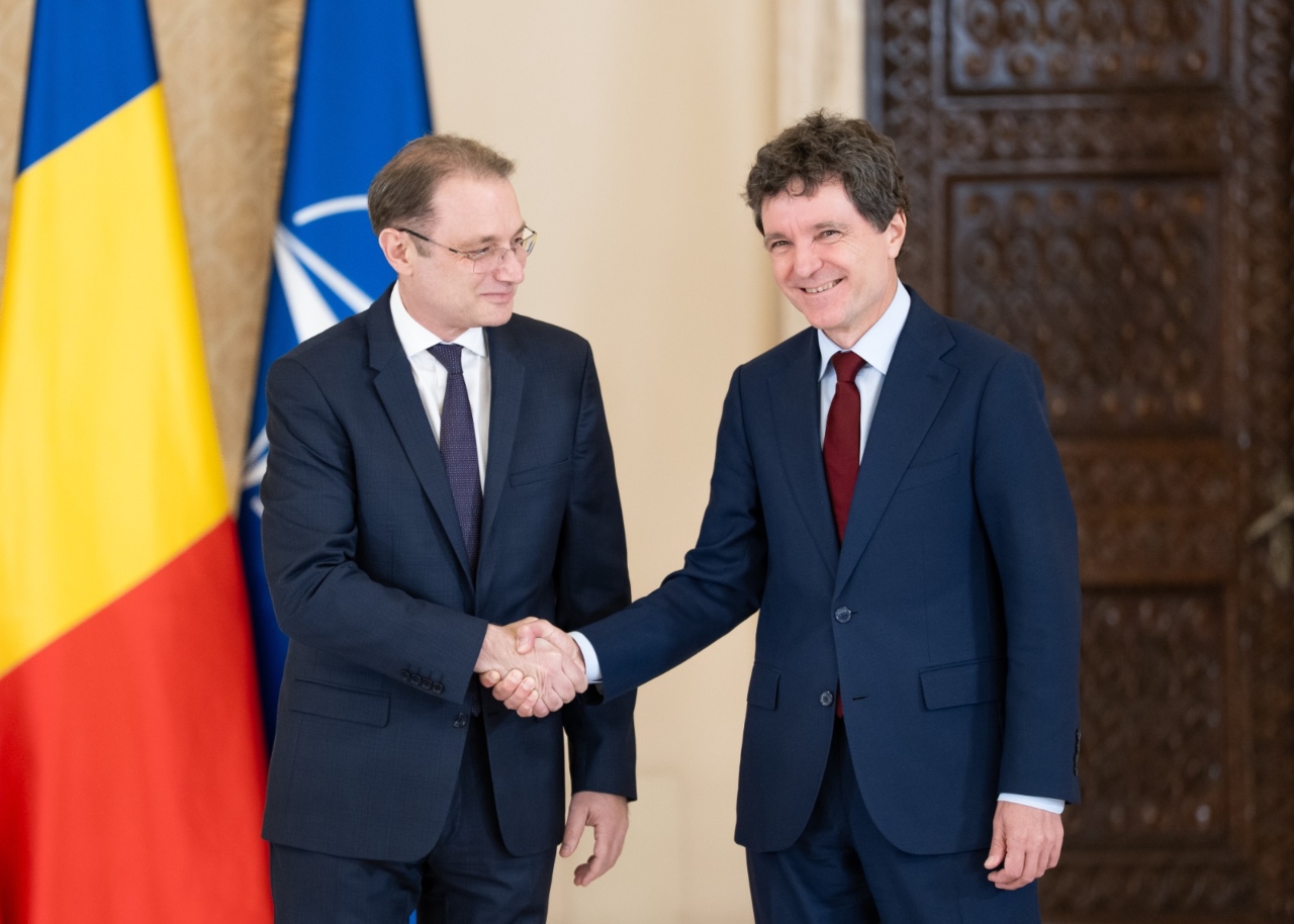 Guvernul Niculescu, la votul de învestitură în Parlament Guvernul condus de premierul desemnat LUCA NICULESCU ajunge marți la votul de învestitură în plenul comun al celor două Camere ale Parlamentului