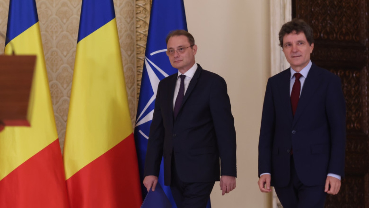 Preconizări sumbre pentru învestirea lui Luca Niculescu ca premier Analistul economic Cristian Păun, consultant financiar și profesor la Academia de Studii Economice (ASE) București, este sceptic în privința șanselor lui Luca Niculescu de a trece de votul din Parlament pentru învestirea în funcția de prim-ministru