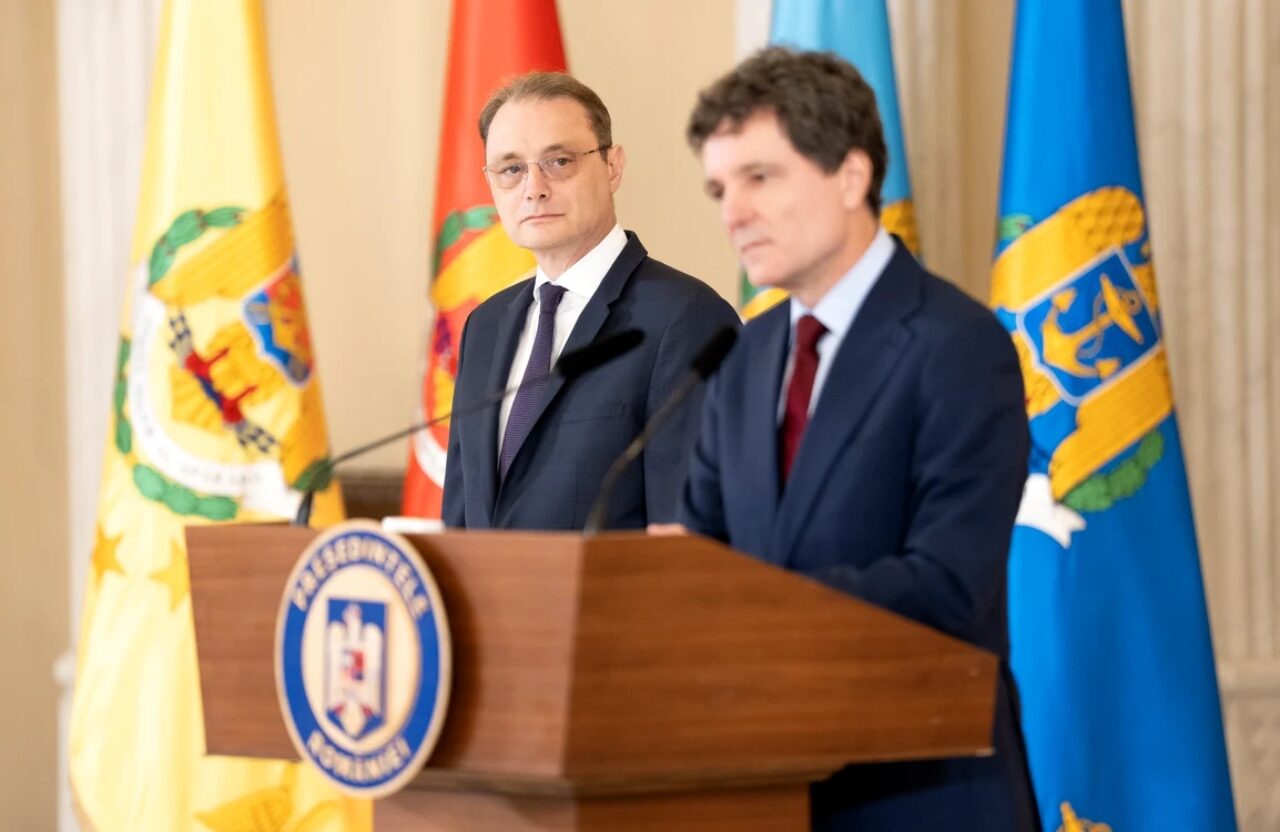 PSD intră la guvernare, lista miniștrilor validată Conducerea PSD a decis miercuri intrarea la guvernare, validând prin vot lista celor 11 miniștri propuși pentru cabinetul Luca Niculescu