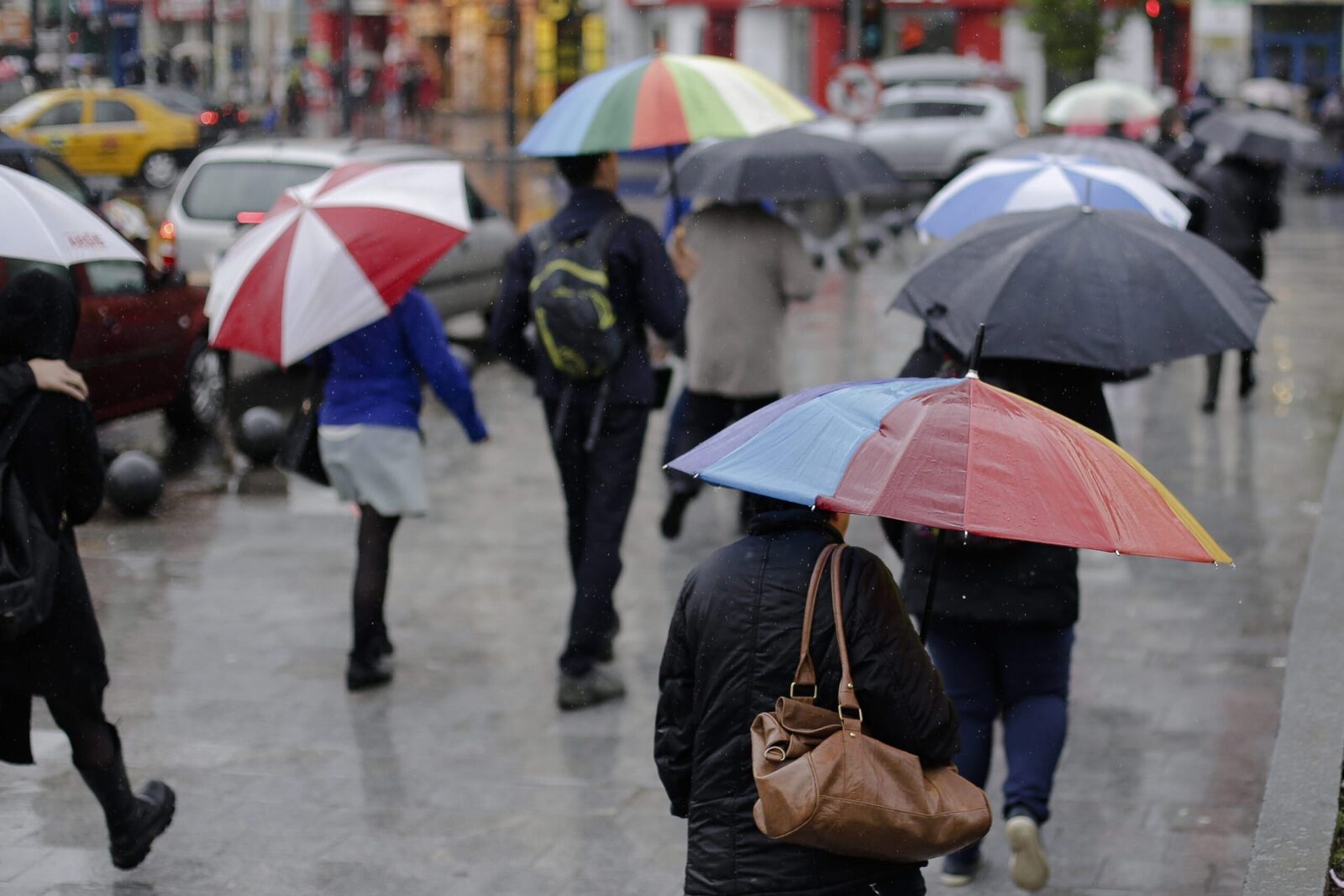 București la răcoare: Ploi și sub 20 de grade în weekend