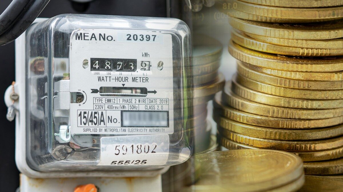 România, pe podiumul energetic european: Prețul electricității a atins cote alarmante România se confruntă cu o situație alarmantă pe piața energiei electrice, prețul ajungând joi la 1.729 lei/MWh, echivalentul a 323 de euro