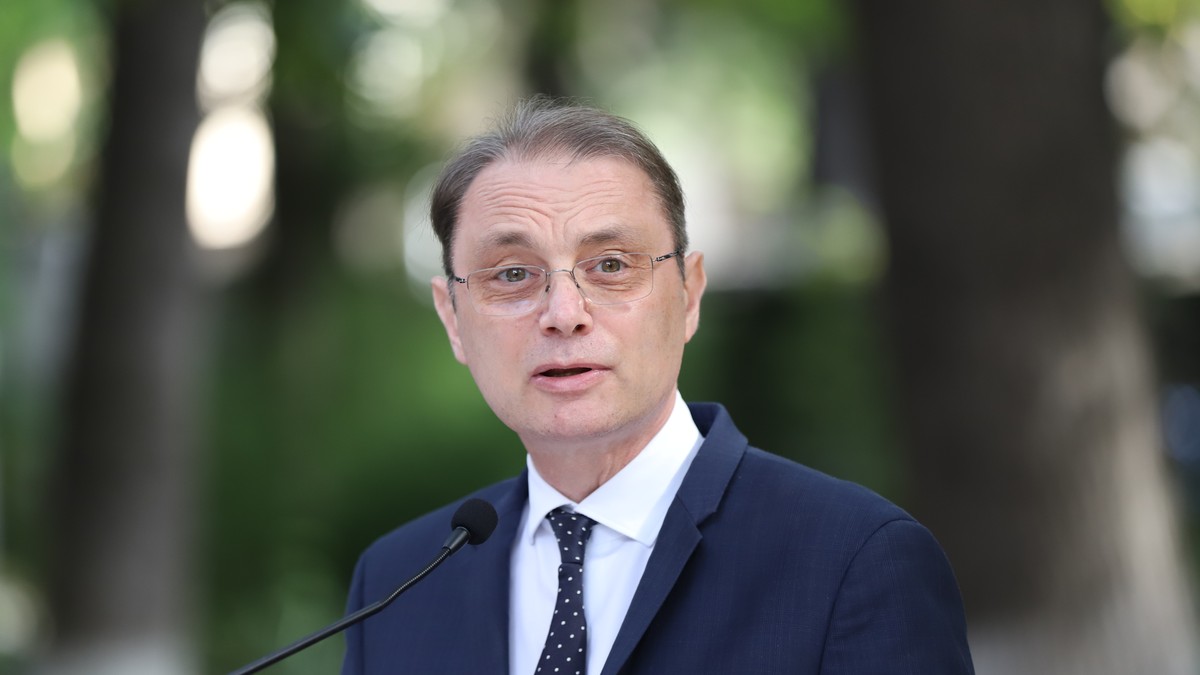 Guvernul Niculescu, la vot în Parlament, după șase luni de criză politică România se află astăzi, 20 octombrie 2026, în fața posibilității de a avea un nou Guvern cu puteri depline, încheind o perioadă de aproape șase luni de criză politică