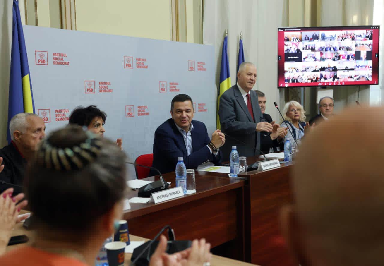 Grindeanu critică înghețarea pensiilor și cere schimbarea direcției guvernării Sorin Grindeanu, șeful PSD, a acuzat pe rețelele sociale că pensionarii din România sunt cei mai afectați de creșterea prețurilor la energie și carburanți