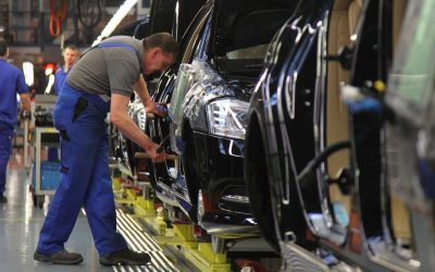 Mercedes-Benz pregătește un nou program de plecări voluntare pentru angajații din administrație, dezvoltare și departamentul financiar, care va include, pentru prima dată, și persoane aflate în funcții de conducere