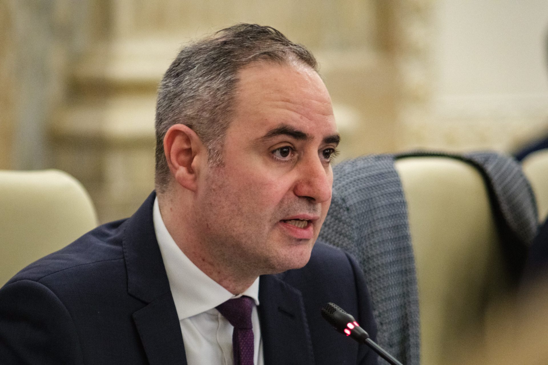 Ministrul interimar al Finanțelor, Alexandru Nazare, și-a exprimat joi, 1 octombrie, încrederea că România nu va fi retrogradată în categoria „junk” de către agenția de rating Standard & Poor’s (S&P)