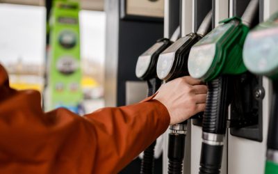 Benzina s-a scumpit ușor, luni, 5 octombrie 2026, în două lanțuri mari de alimentare din București