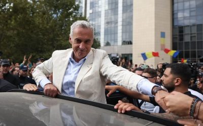 Efervescența susținătorilor lui CĂLIN GEORGESCU în fața Arestului Central din București pare să se diminueze