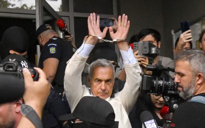 Călin Georgescu, mesaj din arest despre motivarea plasării în arest la domiciliu Călin Georgescu, fost candidat la alegerile prezidențiale, a transmis sâmbătă un nou mesaj din arest, referitor la decizia Tribunalului București de a înlocui măsura arestului preventiv cu cea a arestului la domiciliu