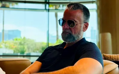 Influencerul Cezar Ionașcu intră în politică Fost avocat și cunoscut pentru aparițiile sale controversate în mediul online, Cezar Ionașcu se lansează în viața politică