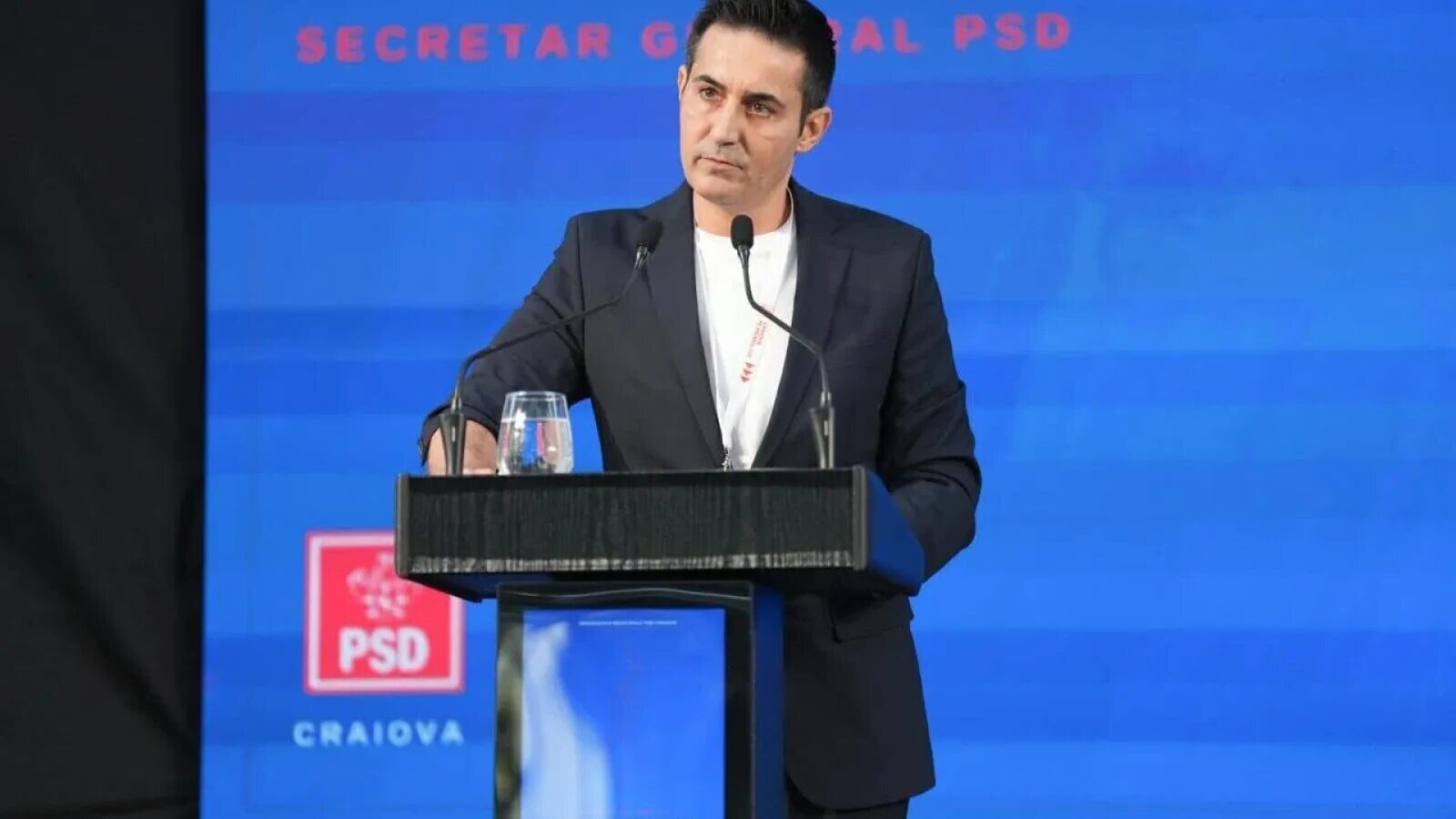 Secretarul general al PSD, Claudiu Manda, a lansat un atac vehement la adresa Partidului Național Liberal (PNL), acuzându-i pe liberali de demagogie și solicitându-le să renunțe la atacurile politice pentru a facilita formarea unui nou guvern și a ieși din actuala criză politică