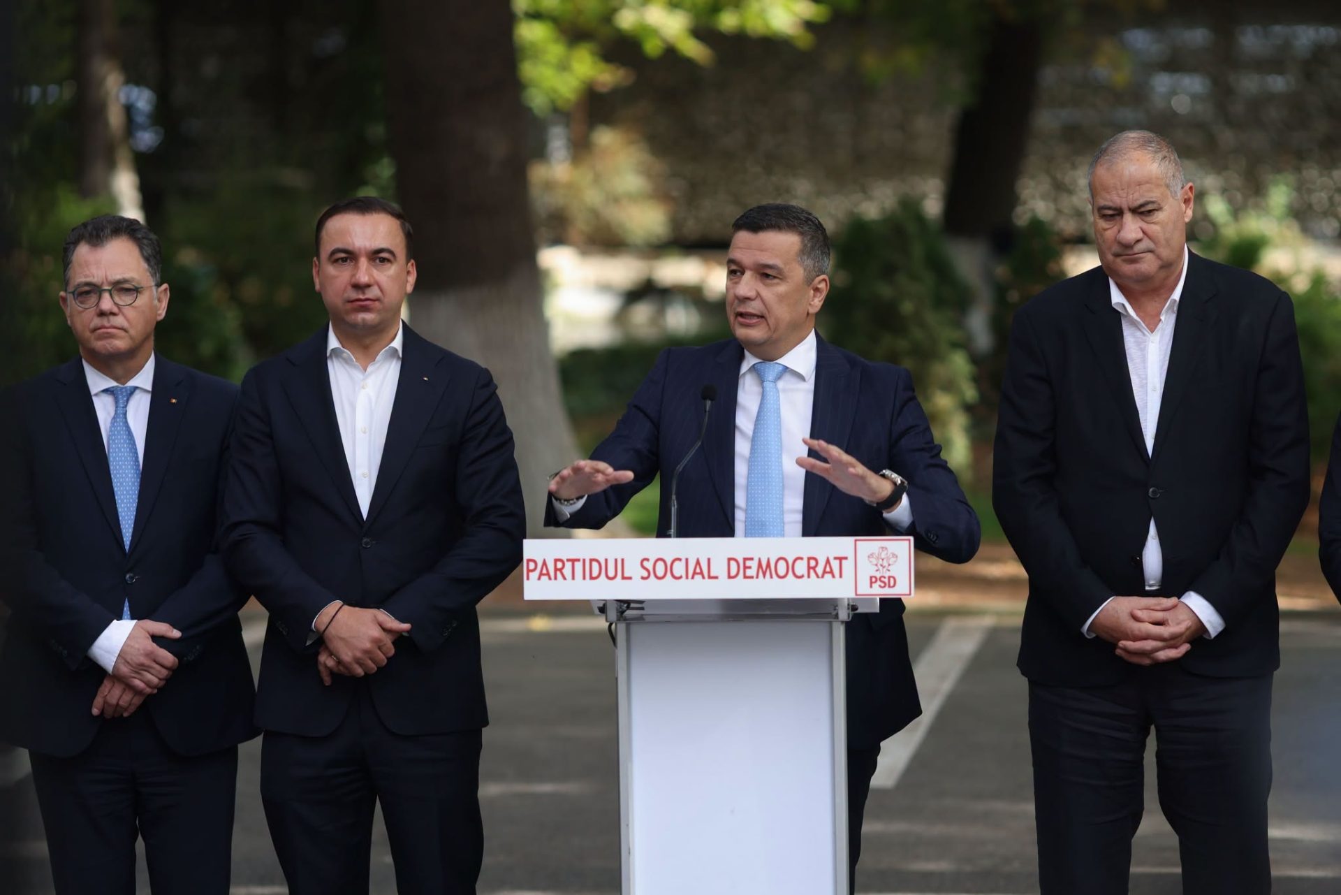 PSD, la decizie pentru Guvernul Niculescu Conducerea Partidului Social Democrat (PSD) se întrunește luni, la ora 10:30, la sediul central din Șoseaua Kiseleff, pentru a delibera condițiile în care va susține în Parlament Cabinetul condus de Luca Niculescu
