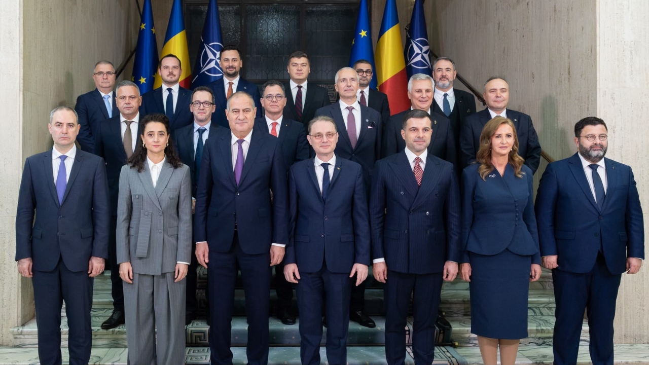 Noul Guvern condus de Premierul Luca Niculescu a obținut vineri votul de încredere al Parlamentului, fiind ulterior învestit oficial la Palatul Cotroceni