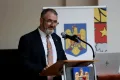 Ministrul Educației, SORIN COSTREIE, a anunțat astăzi intenția de a solicita suplimentarea numărului de posturi de paznic în școlile din România, cu aproximativ o mie de noi angajați