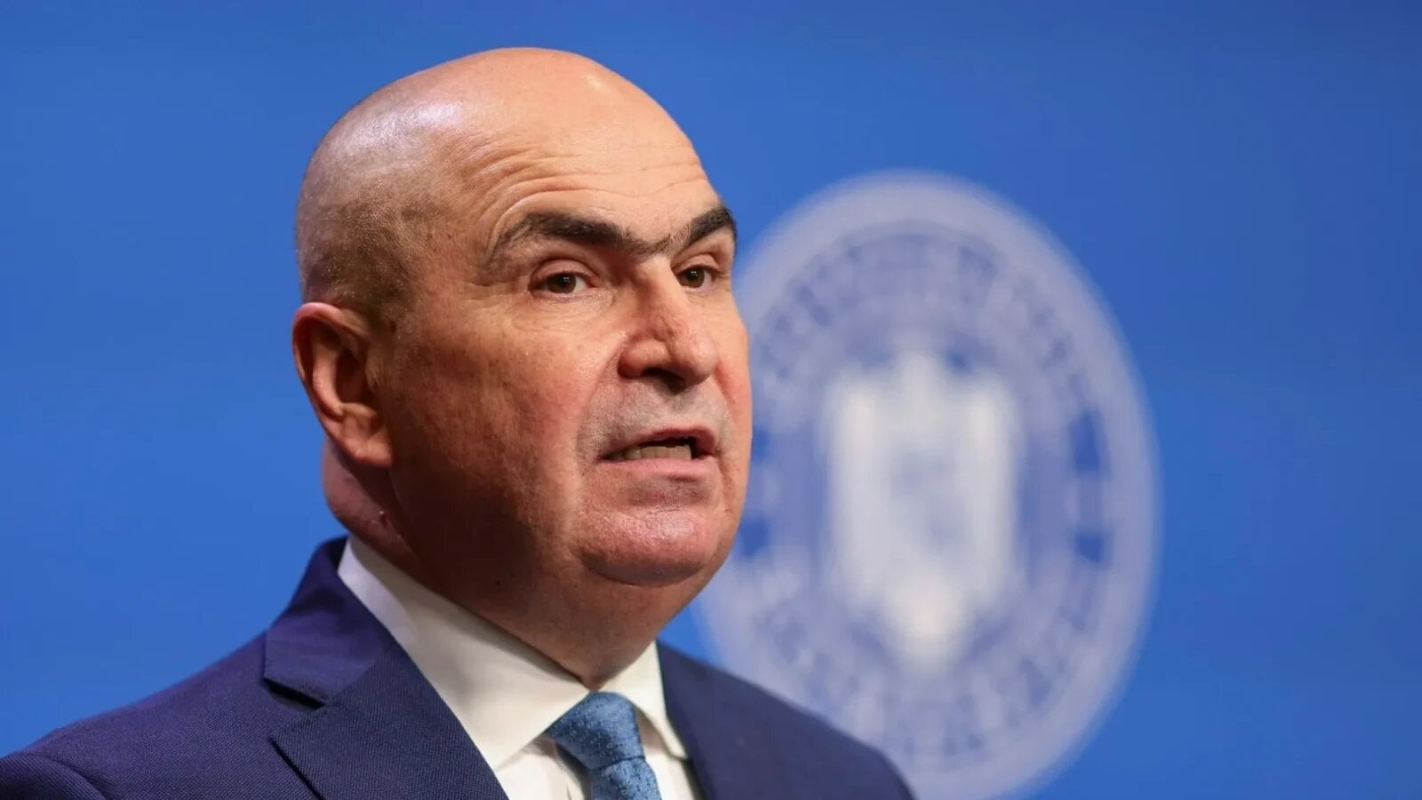 Ilie Bolojan, fost premier al României, a reacționat ferm la criticile lansate de PSD referitoare la datele Eurostat privind deficitul bugetar al țării