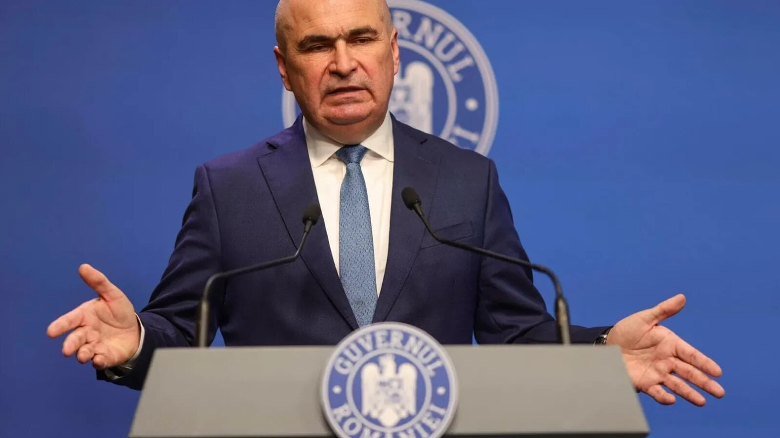 Ilie BOLojan, în ultima sa zi de mandat ca premier, a semnat o decizie ce extinde pentru încă șase luni mandatul Adrianei-Laura MIRON în funcția de secretar general al Ministerului Economiei