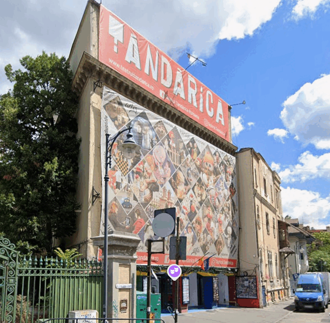 Directorii de la Țăndărică și Creangă rămân la teatru