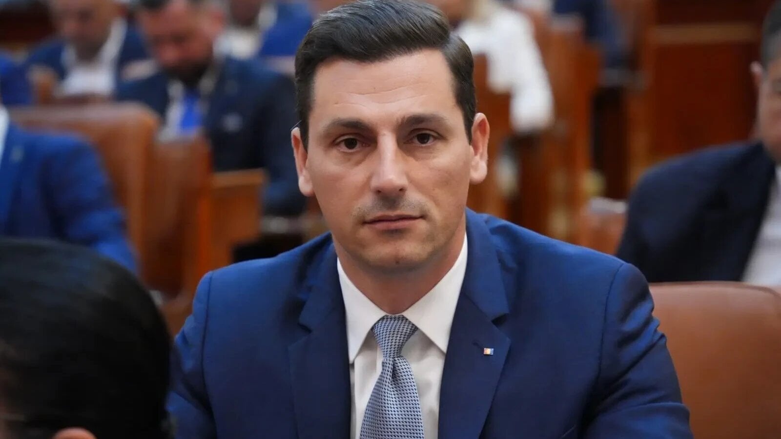 Scrie un articol de presă în stil jurnalistic românesc despre: Cuprins:Deputatul PNL de Maramureș, Ionel Bogdan, afirmă că o inițiativă legislativă privind protecția datelor personale și a vieții private în mediul digital urmărește consolidarea drepturilor utilizatorilor și creșterea transparenței în prelucrarea datelor.”Protejarea datelor personale și a vieții private în mediul digital este o necesitate, într-o societate în care utilizăm zilnic platforme online și servicii de comunicații electronice