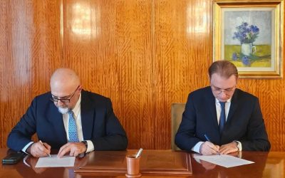 Kelemen Hunor, președintele UDMR, a declarat că reprezentanții Uniunii din structurile guvernamentale își păstrează, pentru moment, funcțiile