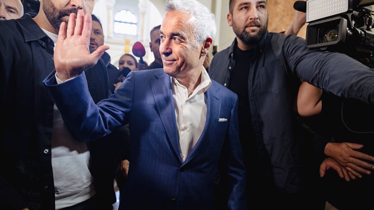 Călin Georgescu, din nou la DIICOT pentru percheziții informatice în dosarul de înșelăciune Călin Georgescu, fost candidat la alegerile prezidențiale, a fost adus miercuri dimineața la sediul Direcției de Investigare a Infracțiunilor de Criminalitate Organizată și Terorism (DIICOT) pentru a doua zi de percheziții informatice