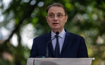 Premierul desemnat, Luca Niculescu, se află în ultimele zile de negocieri pentru formarea noului Guvern, având termen limită joi, 15 octombrie, pentru depunerea programului de guvernare și a listei de miniștri la Parlament