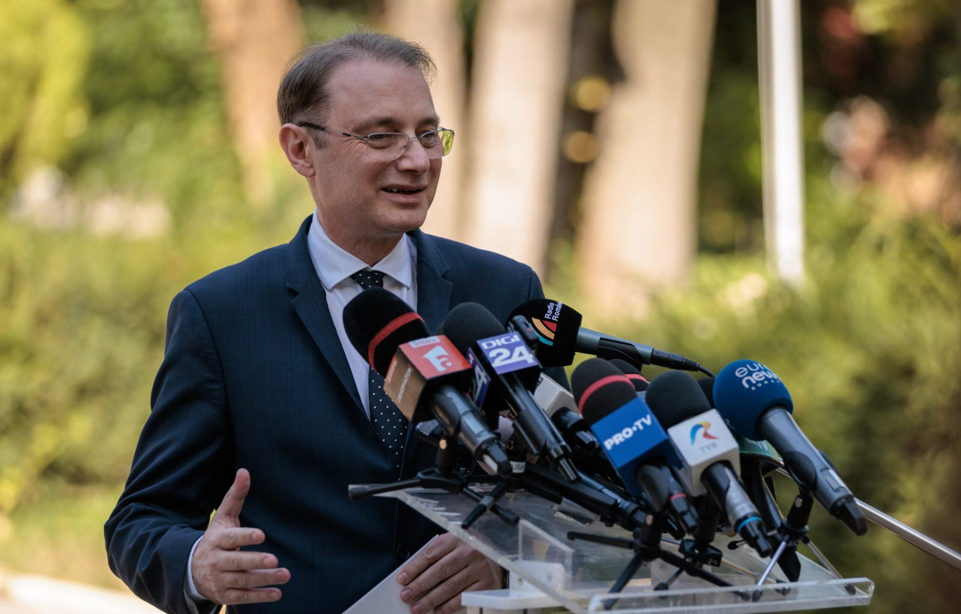 Audierile miniștrilor continuă în Parlament, votul de învestitură pentru Guvernul Niculescu, programat pentru după-amiază Audierile miniștrilor propuși în Guvernul condus de Luca Niculescu intră marți, 20 octombrie, în faza finală, cu prezentarea a încă cinci candidați în fața comisiilor de specialitate ale Parlamentului