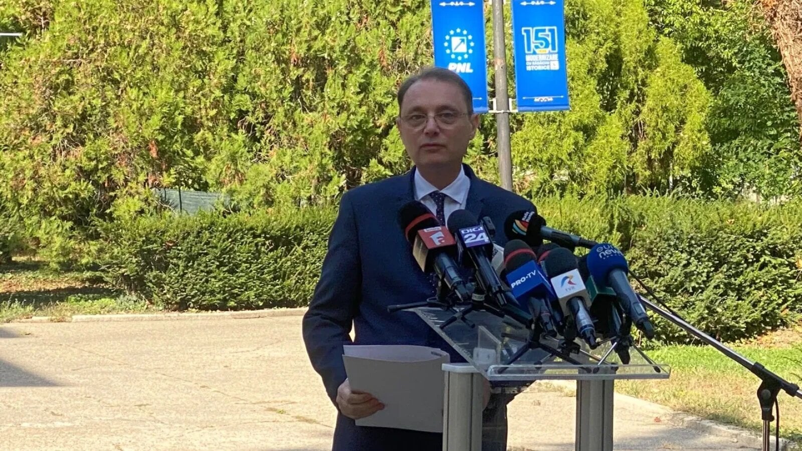 PNL acordă sprijin Guvernului Niculescu pe fondul respectării țintelor bugetare Partidul Național Liberal va oficializa duminică sprijinul pentru învestirea Guvernului Luca Niculescu printr-un acord politic care impune respectarea angajamentelor bugetare ale României