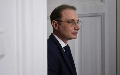 Petrișor Peiu atacă Guvernul Bolojan: Fratele lui Luca Niculescu, numit Director Tehnic la CFR Călători, deși experiența sa este în amenajări de restaurante Senatorul AUR, Petrișor Peiu, critică vehement deciziile Guvernului Ilie Bolojan în ceea ce privește numirile la companiile de stat
