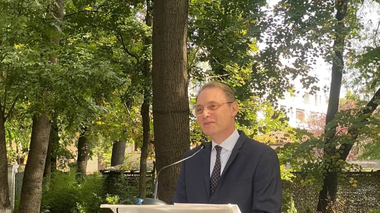 Premierul desemnat, Luca NICULESCU, a evitat să folosească termenul „austeritate” atunci când a fost întrebat despre viitoarea politică economică a guvernului, dar a subliniat necesitatea respectării țintelor asumate de România, inclusiv în contextul aderării la OCDE