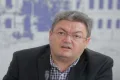Rectorul Universității din București, MARIAN PREDA, trage un semnal de alarmă cu privire la potențialele consecințe ale menținerii partidului AUR în afara guvernării, avertizând asupra riscului ca formațiunea condusă de GEORGE Simion să câștige o influență tot mai mare, până la punctul în care ar putea modifica inclusiv Constituția