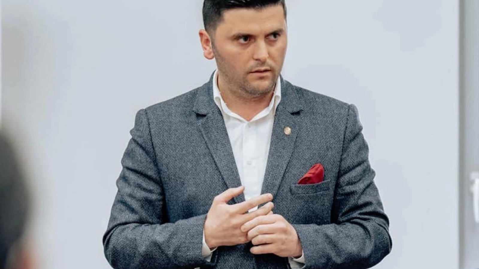 Deputatul liberal Adrian Cozma consideră că premierul desemnat, Luca Niculescu, ar trebui să prezinte un Guvern de tehnocrați, funcțional pentru o perioadă limitată de șase luni