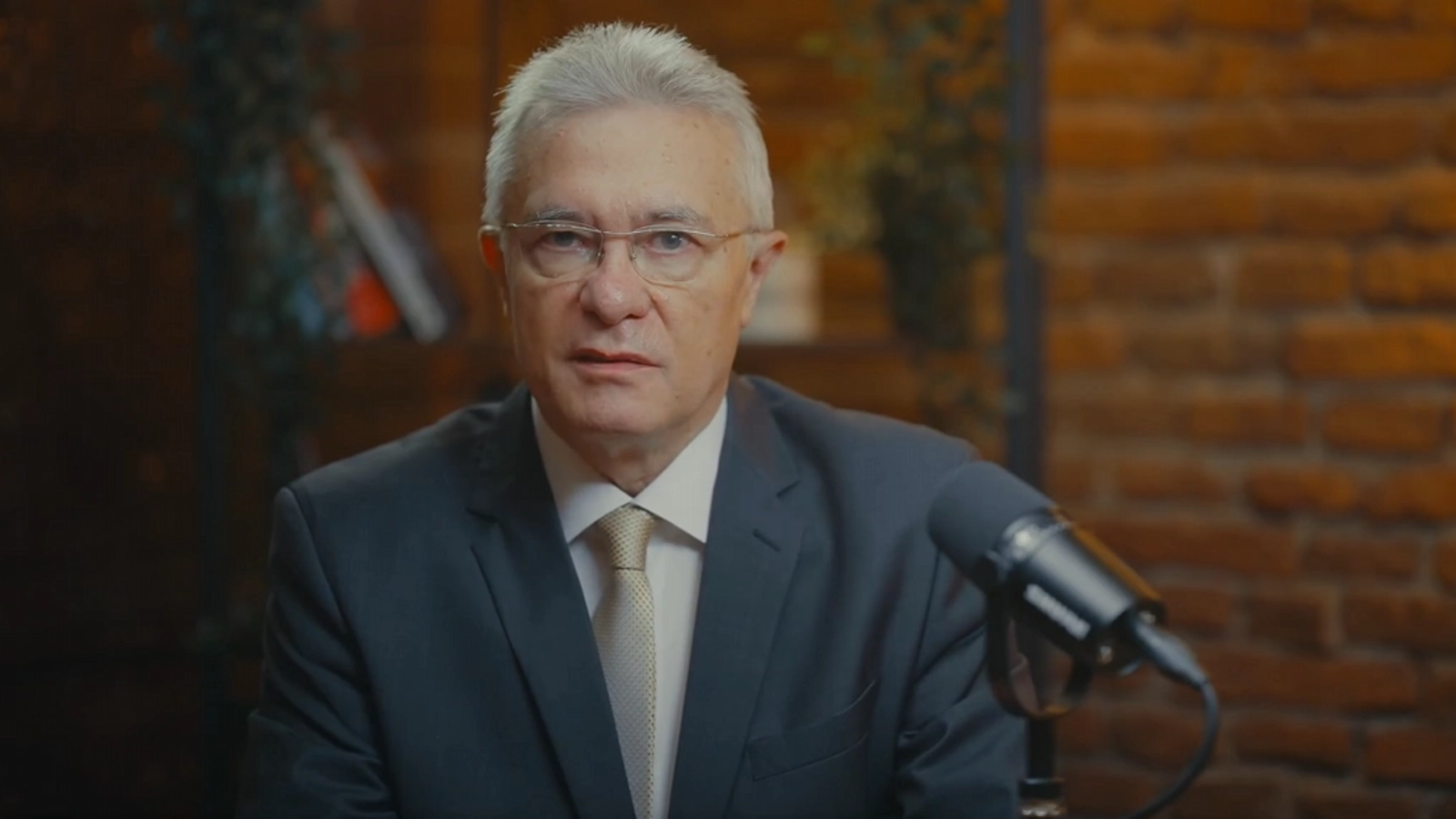 Cristian Diaconescu, fost ministru de Externe, a lansat un avertisment sever privind posibilitatea ca România să intre într-o criză profundă dacă partidele politice nu reușesc să ajungă la un compromis pentru formarea unui nou Guvern