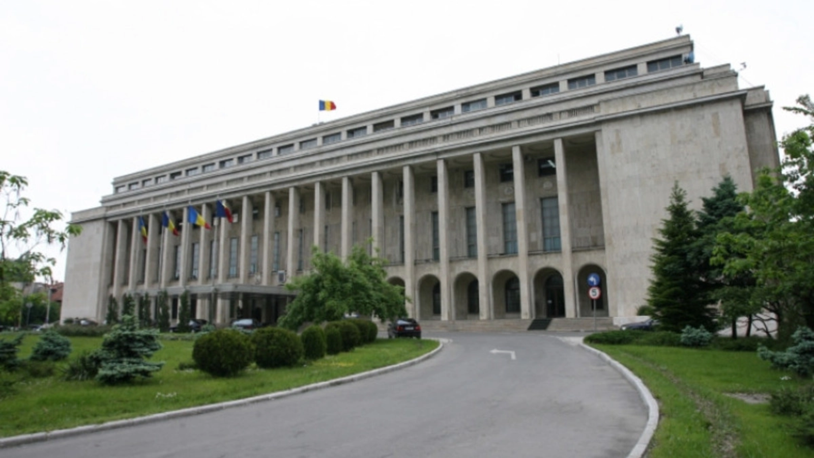 Negocieri secrete pentru un nou Guvern, numele vehiculate generează controverse Palatul Cotroceni ar fi intermediat o alianță politică menită să ducă la formarea unui nou Guvern, condus, conform informațiilor apărute, de Sorin GRINDEANU
