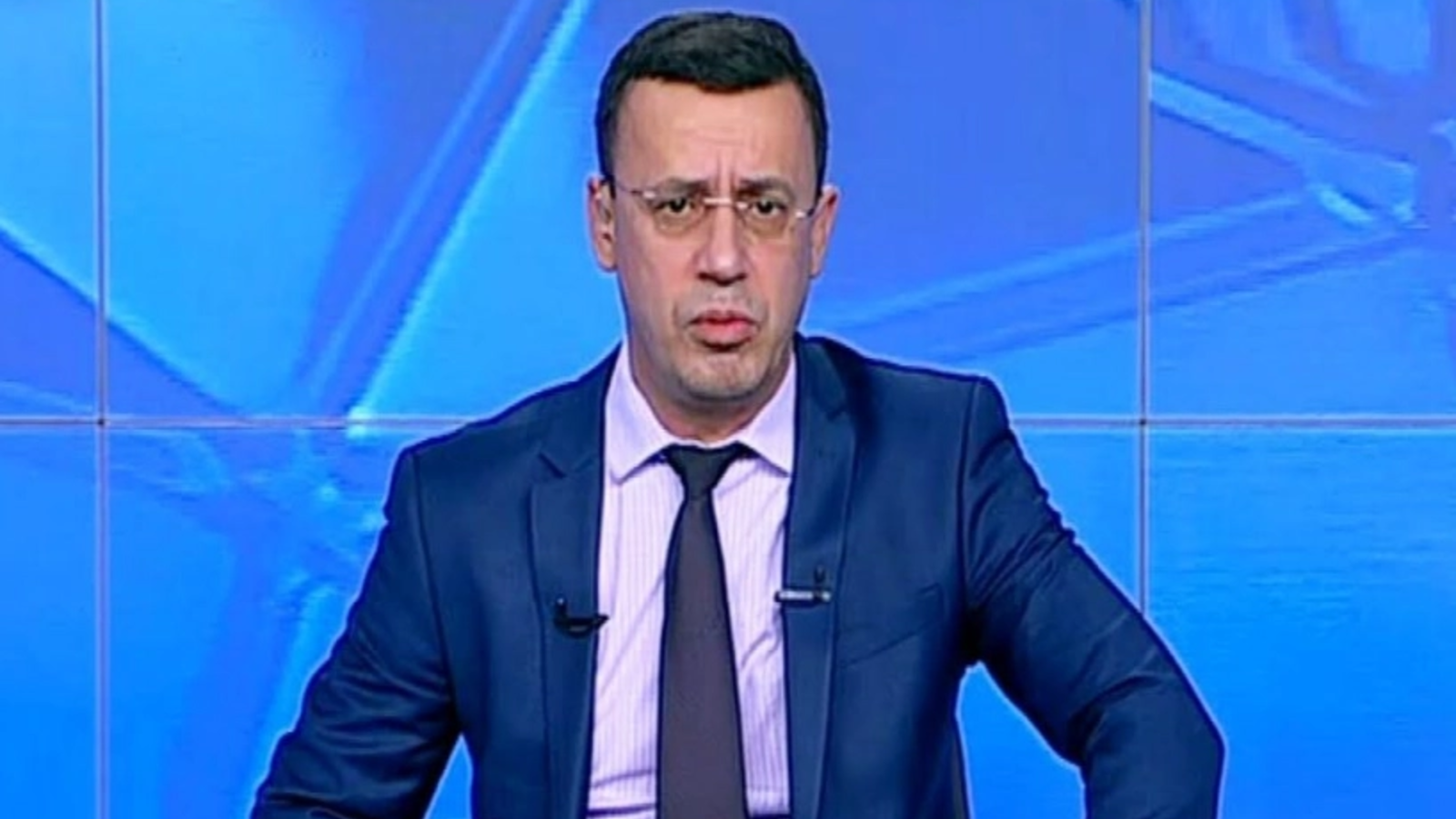 Victor Ciutacu și Nicușor Dan reacționează la scandalul dintre Cristian Tudor Popescu și suveraniști Victor Ciutacu a lansat critici dure la adresa intervențiilor recente ale lui Cristian Tudor Popescu (CTP) și a reacției susținătorilor acestuia, în contextul protestelor desfășurate la Arestul Central, unde s-au aprins lumânări cu inițialele numelui jurnalistului, în semn de solidaritate cu Călin Georgescu, recent arestat