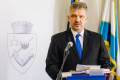 Direcția Națională Anticorupție (DNA) a clasat dosarul penal în care primarul municipiului Târgu Mureș, SOÓS ZOLTÁN, și mai mulți angajați ai administrației locale au fost cercetați pentru presupuse nereguli la angajarea și transferul unor funcționari