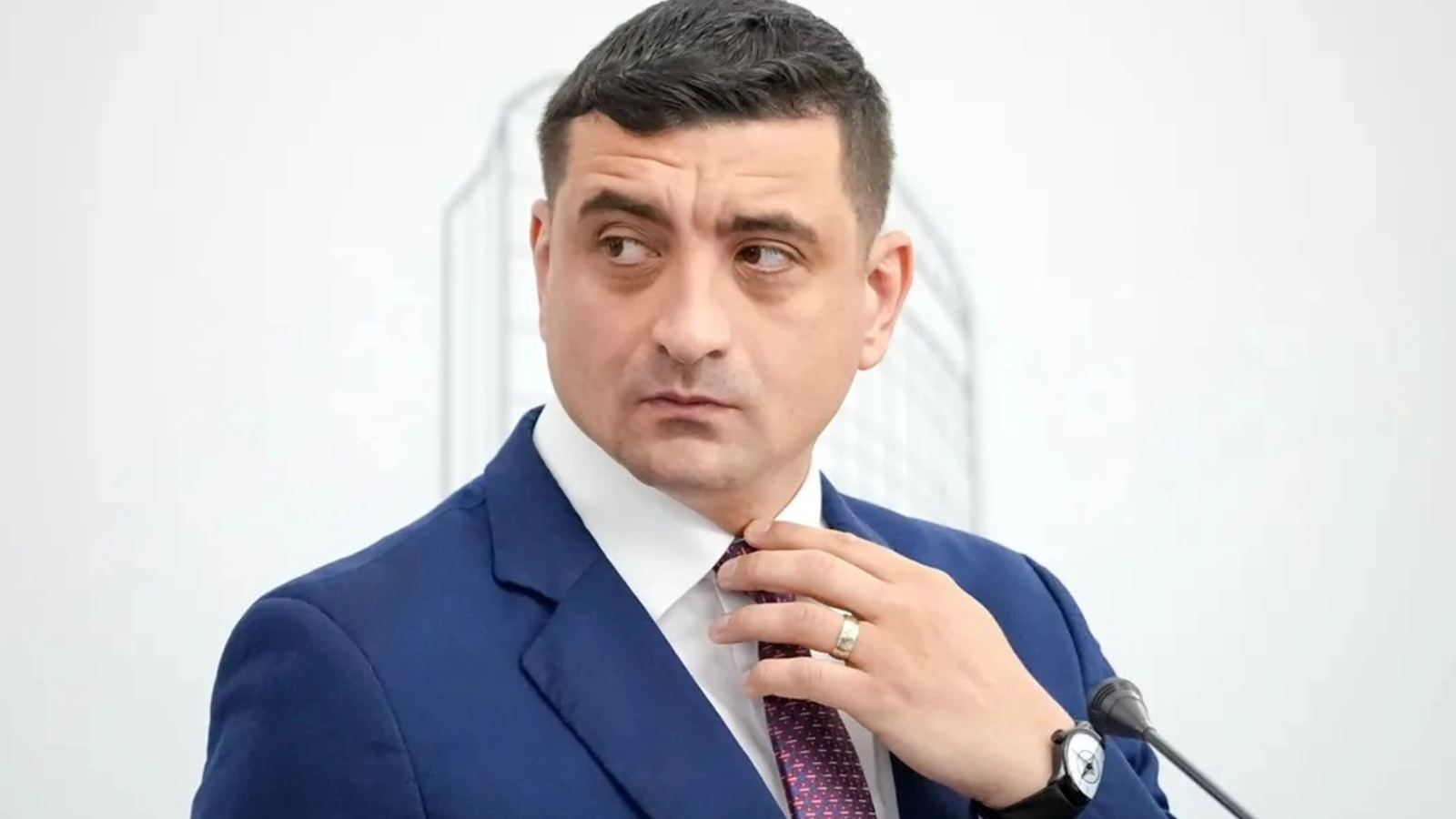 George Simion, liderul AUR, a lansat acuzații grave într-o înregistrare video publicată pe rețelele sociale, vizând serviciile de informații, foști membri ai partidului și influenceri