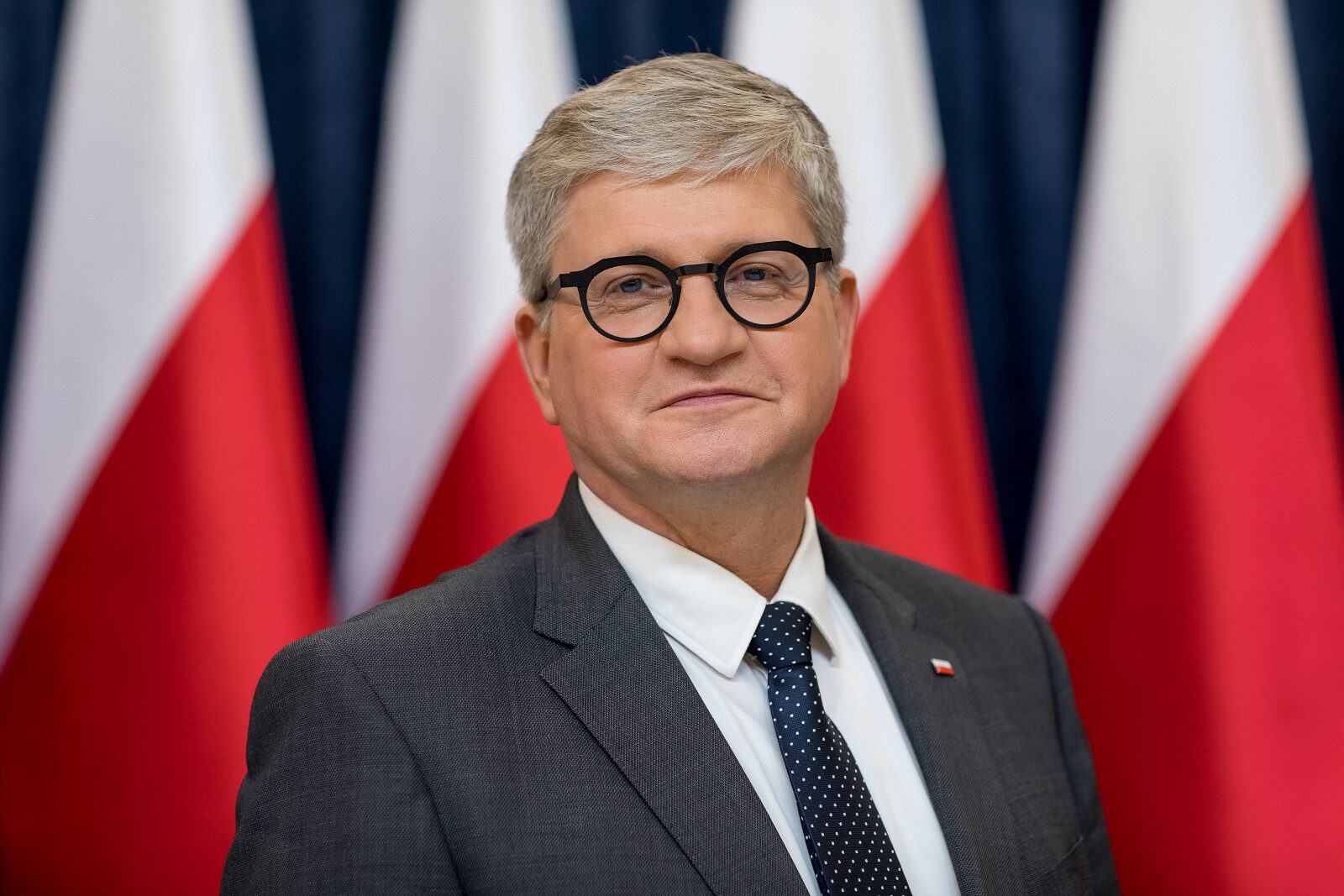 Demisii neașteptate în diplomația poloneză, pe fondul tensiunilor politice interne Paweł Soloch, ambasadorul Republicii Polone în România, și-a prezentat sâmbătă demisia din funcție, invocând tentative de preluare ilegală a controlului asupra Tribunalului Constituțional din Polonia