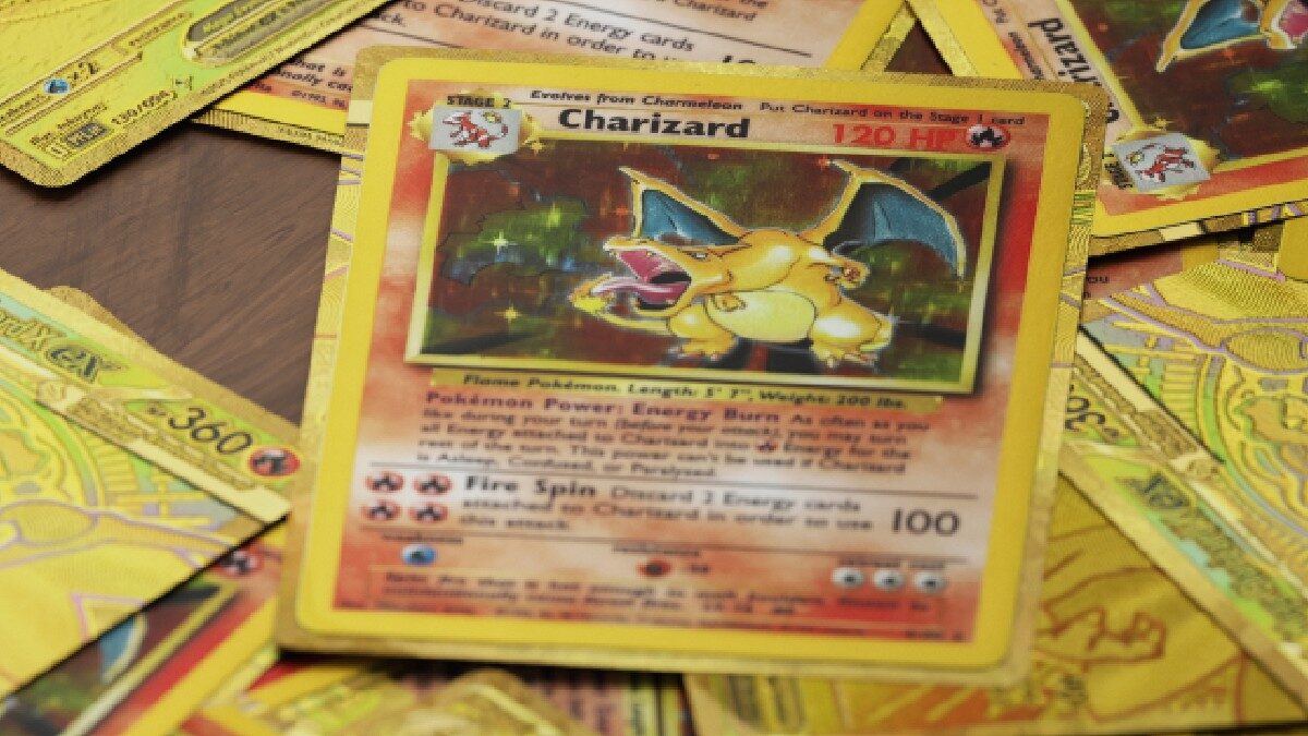 Un pensionar din Anglia a descoperit o adevărată comoară în podul casei sale: 42 de seturi de cărți de colecție Pokémon, în stare impecabilă