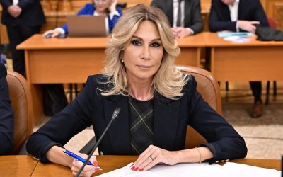 Deputată PNL, critici vehemente la adresa Guvernului, dar vot de învestitură Deputata PNL Raluca Turcan a lansat critici acide la adresa Guvernului propus de Luca Niculescu, calificându-l drept „o rușine pentru România”