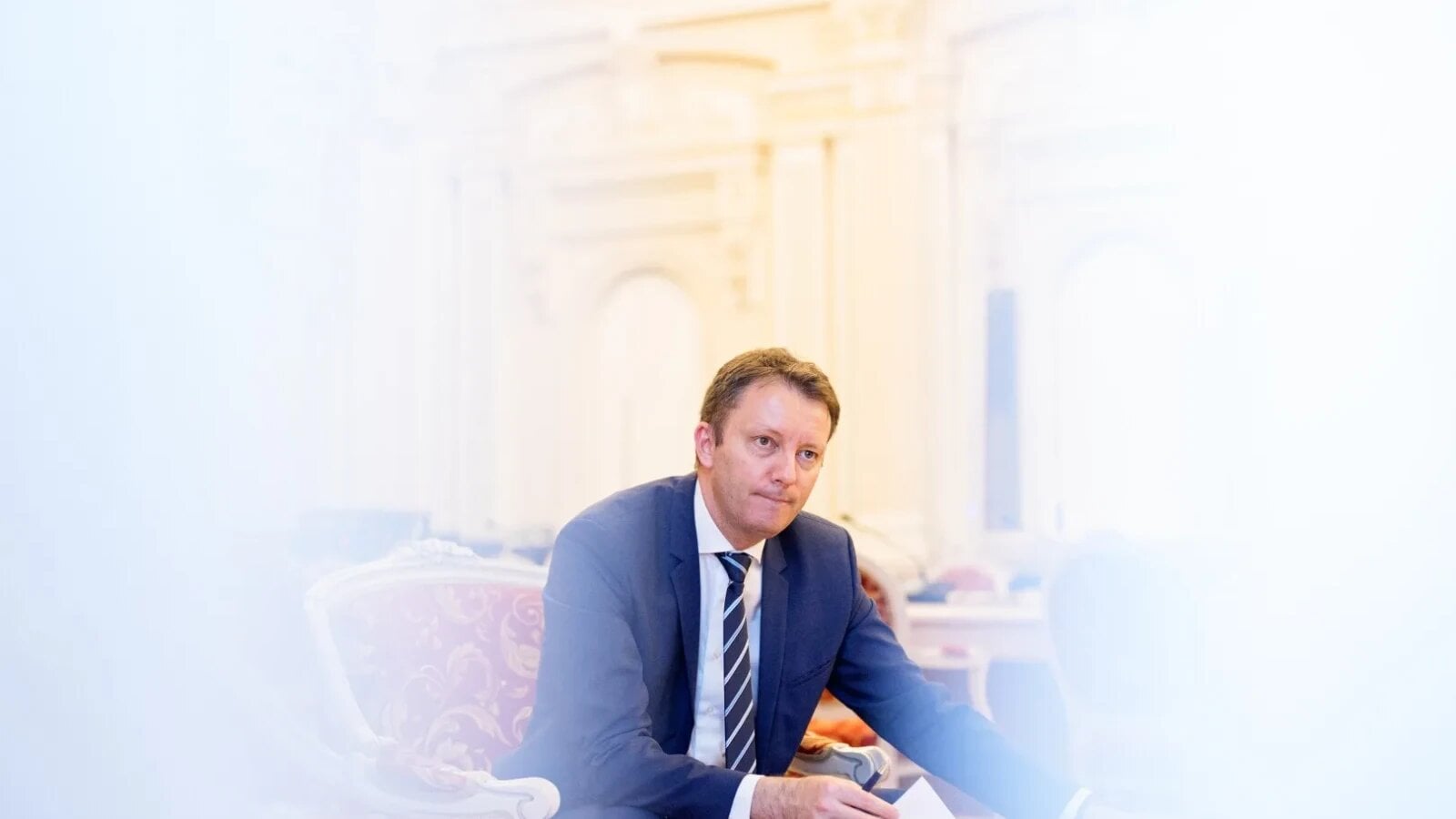 Siegfried Mureșan, unul dintre liderii Partidului Național Liberal, îl acuză pe Sorin Grindeanu, președintele PSD, că evită să își asume responsabilitatea funcției de prim-ministru, în ciuda declarațiilor sale despre pregătirea pentru această provocare