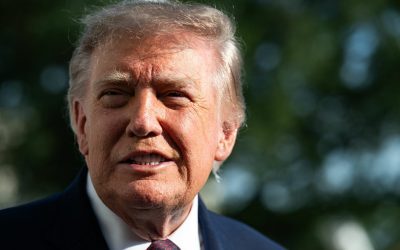 Donald Trump a anunțat că administrația sa va distribui cecuri de aproape 100 de dolari unui număr de 20 de milioane de pensionari americani
