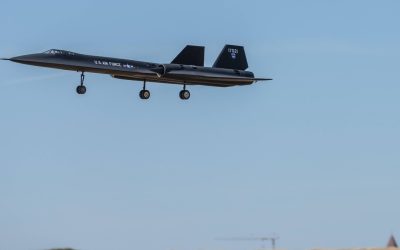 NASA reanalizează potențialul legendarului SR-71 Blackbird pentru a depăși recordul de viteză Agenția Spațială Americană (NASA) explorează din nou capacitățile avionului SR-71 Blackbird, o aeronavă care, în 1976, a stabilit un record de viteză de Mach 3,3, performanță care rămâne neschimbată până astăzi