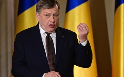 Antonescu: PNL, UDMR decisive pentru un guvern pro-european Crin Antonescu, fostul lider al Partidului Național Liberal (PNL), consideră că Partidul Național Liberal și Uniunea Democrată Maghiară din România (UDMR) sunt esențiale pentru formarea unei majorități guvernamentale stabile și pro-europene