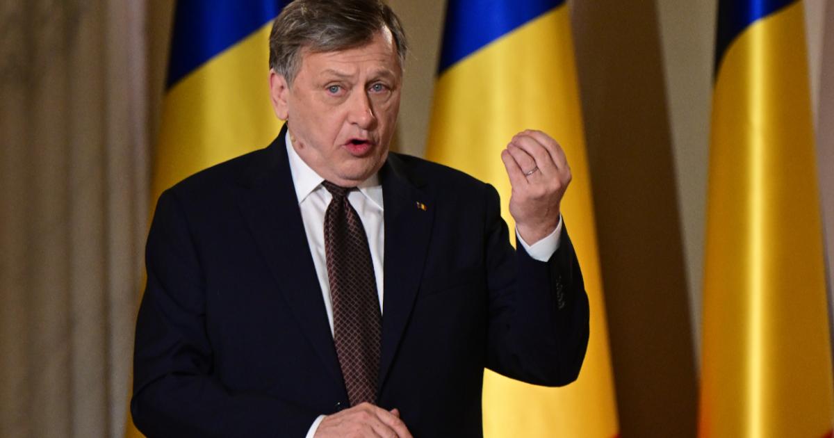 Antonescu: PNL, UDMR decisive pentru un guvern pro-european Crin Antonescu, fostul lider al Partidului Național Liberal (PNL), consideră că Partidul Național Liberal și Uniunea Democrată Maghiară din România (UDMR) sunt esențiale pentru formarea unei majorități guvernamentale stabile și pro-europene