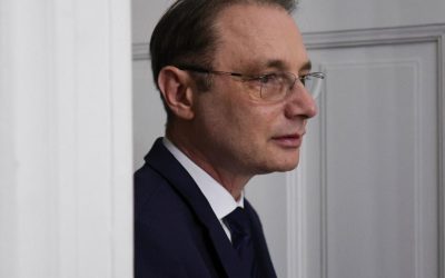 Premierul desemnat, LUCA NICULESCU, a depus aseară la Parlament lista cu cei 18 membri ai viitorului Guvern, precum și programul de guvernare