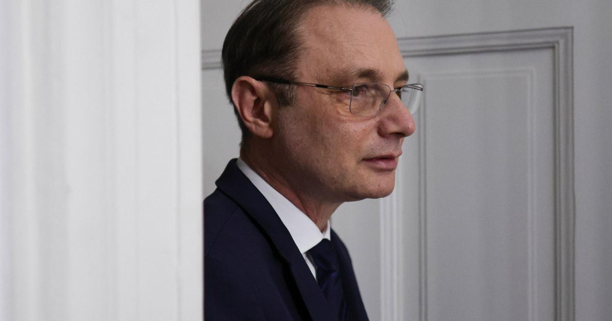 Premierul desemnat, LUCA NICULESCU, a depus aseară la Parlament lista cu cei 18 membri ai viitorului Guvern, precum și programul de guvernare