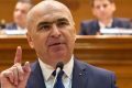 Critici la adresa nominalizării premierului interimar Ilie Bolojan, lider al Partidului Național Liberal, a criticat dur deciziile politice care au dus la numirea lui Adrian Veștea ca premier interimar, afirmând că această nominalizare nu a fost în interesul PNL, ci mai degrabă al PSD