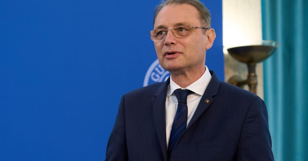 Premierul Luca Niculescu a tranșat ferm dezbaterile privind viitorul Pilonului 2 de pensii, declarând explicit că acesta reprezintă economiile a milioane de români și că nu va suferi modificări