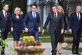 PSD vrea guvernare, propune Grindeanu premier PSD anunță că este pregătit să își asume guvernarea și că social-democrații au un program bine definit pentru relansarea economiei, crearea de noi locuri de muncă și protejarea puterii de cumpărare a românilor