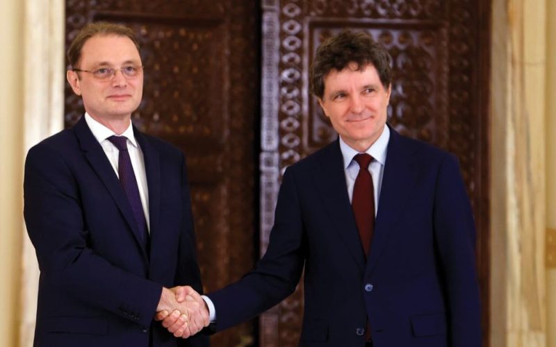 Niculescu, al patrulea premier desemnat, în fața unui Parlament divizat Președintele Nicușor Dan a desemnat, luni, pe LUCA NICULESCU, actual secretar de stat în Ministerul Afacerilor Externe, pentru funcția de prim-ministru