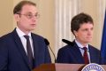 Consultări pentru guvernare: Niculescu vizează obținerea votului de învestitură Premierul desemnat, LUCA NICULESCU, începe joi, 5 octombrie 2026, seria de consultări cu partidele parlamentare în vederea obținerii unui vot de învestitură pentru cabinetul pe care îl propune și pentru programul de guvernare